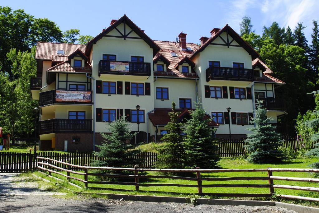 Sun Seasons 24 - Parkowa Apartment *
